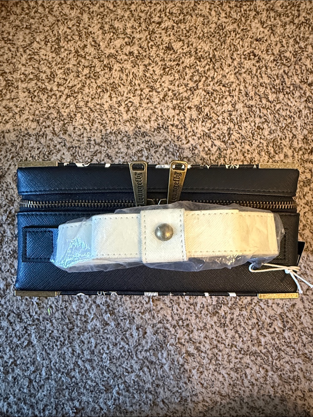 Loungefly Black & White princess Mini Trunk Bag - Picture 4 of 5